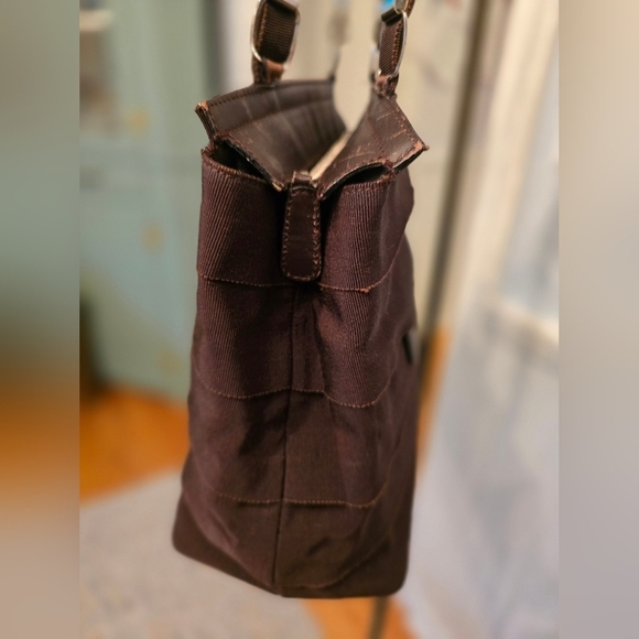 Authentic Salvatore Ferragamo Vara Chain Gathered Shoulder Bag - Picture 6 of 13